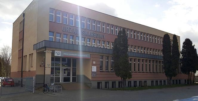 Dwupiętrowy budynek Urzędu Skarbowego w Grudziądzu