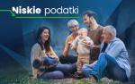 Po lewej napis Niskie podatki a po prawej uśmiechnięta rodzina z dziećmi
