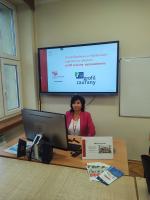 Młodzi Cyfrowi - tablica i nauczyciel