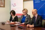 Dyrektor Izby Administracji Skarbowej, Przewodnicząca Zarządu MOKIDP oraz Skarbnik MOKIDP podpisują porozumienie