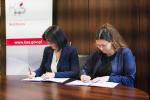 Podpisanie porozumienia przez Dyrektor Izby Administracji Skarbowej w Krakowie i Dyrektor XXV LO w Krakowie