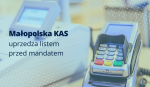 Grafika dekoracyjna przedstawiająca kasę fiskalną, terminal oraz napis: Małopolska KAS uprzedza listem przed mandatem