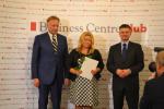 Gala XIII edycji konkursu BCC Urząd Skarbowy Przyjazny Przedsiębiorcy. Laureatka Violetta Detmer Naczelnik Urzędu Skarbowego w Lipnie, Wiceminister Finansów Jacek Kapica i Prezes BCC Marek Goliszewski
