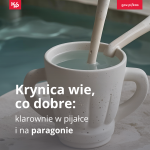 Zdjęcie przedstawiające kubek z wodą. Tekst w lewym dolnym rogu:
Krynica wie, co dobre: klarownie w pijałce i na paragonie.