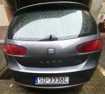 Samochód osobowy Seat Leon, kolor szary metalik. Brak tylnej wycieraczki. 