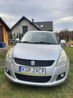  Suzuki Swift o pojemności 1.2 i mocy 94KM , 2012r. koloru srebrnego, pięciodrzwiowy, uszkodzony przedni i tylny zderzak, zamontowany hak holowniczy