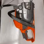 Obraz 1 – piła spalinowa Husqvarna 130 widok prawej strony