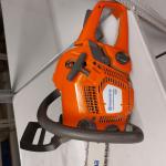 Obraz 3 – piła spalinowa Husqvarna 130 widok lewej strony