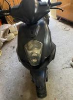 Skuter  JIAJI HT50QT-7 koloru czarnego