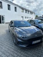 Samochód osobowy Ford Focus koloru szary metalik  