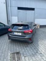 Samochód osobowy Ford Focus koloru szary metalik  