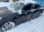 Samochód osobowy Audi A6  koloru czarnego, sedan. Ciemne tyle szyby. 