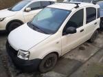 Samochód osobowy Fiat Panda koloru białego.