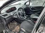 PEUGEOT 208 .2013r. Pojazd ma uszkodzony prawy przedni
błotnik