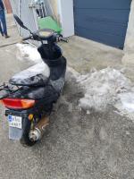 Motorower JIAJI JL50QT, rok produkcji 2008, uszkodzone przednie nadkole, liczne otarcia.