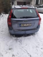 Samochód osobowy Kia Ceed kolor niebieski metalik. Kombi. Lekko wgnieciony przedni zderzak. 