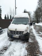 Samochód ciężarowy Renault Master koloru białego. Bus bez szyb. 