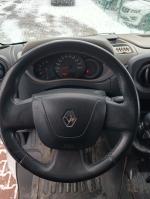 Samochód ciężarowy Renault Master koloru białego. Bus bez szyb. 