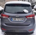 Samochód osobowy Hyundai ix20 w kolorze szary metalik. 