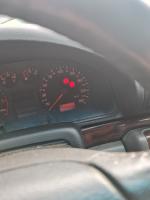 Samochód osobowy Audi A4 kombi, w kolorze granatowym, rok produkcji 1999, zniszczony, napędzany ON, przebieg około 359 tysięcy km