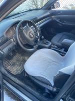 Samochód osobowy Audi A4, Sedan, rok prod. 1999,
poj. silnika 1896cm3, moc silnika 81kW, zasilany olejem napędowym, manualna skrzynia biegów, wnętrze