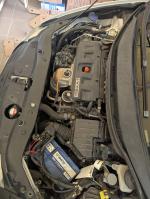 Samochód osobowy Honda Civic w kolorze białym. Pięciodrzwiowy. Zadbany. Brak gałki uchwytu zmiany biegów. 