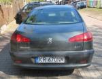 Peugeot 607 pojemność silnika 2179,00 cm³, rok produkcji 2004. Zdjęcie przedstawia lewy  bok zielonego samochodu