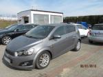 Chevrolet Aveo  pojemność silnika 1248,00 cm³, rok produkcji 2012. Zdjęcie przedstawia lewy bok i przód szarego samochodu;