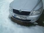 Samochód osobowy Skoda Octavia w kolorze srebrnym