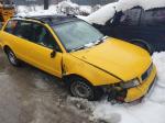 Samochód osobowy Audi A4 z 1996r. koloru żółtego, kombi. Samochód po kolizyjny, uszkodzony, prawy przód. Wgniecenie na tylnym zderzaku. 
