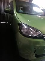 Samochód osobowy Skoda Citigo, 2013 r. pojazd uszkodzony, lewy i prawy przedni błotnik wgnieciony i przerysowany, przedni zderzak pęknięty i przerysowany, uszkodzony przedni lewy reflektor, brak przedniej tablicy rejestracyjnej. W pozostałym zakresie pojazd w stanie ogólnym dobrym, w_kolorze_zielonym prawa strona_przód
