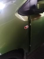 Samochód osobowy Skoda Citigo, 2013 r. pojazd uszkodzony, lewy i prawy przedni błotnik wgnieciony i przerysowany, przedni zderzak pęknięty i przerysowany, uszkodzony przedni lewy reflektor, brak przedniej tablicy rejestracyjnej. W pozostałym zakresie pojazd w stanie ogólnym dobrym, w_kolorze_zielonym lewe nadkole_przód