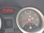 samochód osobowy Renault Megane w kolorze srebrnym, lekko zatarta maska pojazdu, zniszczona kierownica, wewnątrz materiałowa tapicerka 