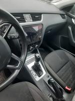 Samochód osobowy Skoda Octavia w kolorze szarym