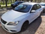 Samochód osobowy Seat Toledo, sedan w kolorze białym. przód pojazdu Seat Toledo