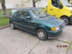 Volkswagen Polo  pojemność silnika 1390,00 cm³, rok produkcji 1997.
Zdjęcie przedstawia przednią maskę i prawy bok zielonego samochodu