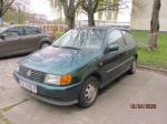 Volkswagen Polo  pojemność silnika 1390,00 cm³, rok produkcji 1997.
Zdjęcie przedstawia przednią maskę i lewy bok zielonego samochodu.