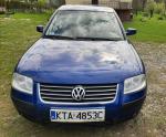 Samochód osobowy VW Passat sedan w kolorze niebieski metalik. Zadbany