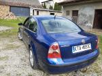 Samochód osobowy VW Passat sedan w kolorze niebieski metalik. Zadbany