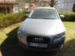 Samochód osobowy Audi A4 w kolorze srebrnym