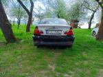 Samochód osobowy BMW w kolorze czarnym 