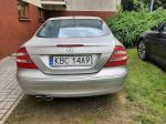 samochód osobowy Mercedes Benz CLK 500 w kolorze srebrnym