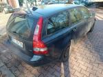 Samochód osobowy VolV]vo V50 kombi, w kolorze zielony metalik. 