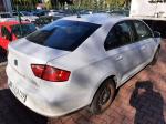 Samochód osobowy Seat Toledo, sedan koloru białego. 