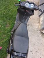 Motorower w kolorze czarnym