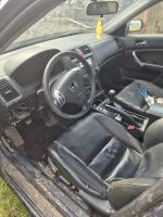 Samochód osobowy Honda Accord,  rok produkcji
2003, pojemność silnika 2 204 cm3, moc 104 kW.  wnętrze