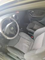 Samochód osobowy Seat Ibiza hatchback, kolor srebrny metalic, rok produkcji 2002, przebieg około 268 tysięcy km, na drzwiach bagażnika widoczna rdza