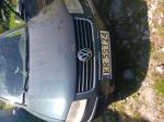 Volkswagen Passat, rok produkcji: 2002,
pojemność silnika 1896 cm³, moc silnika 96 kW, olej napędowy.
Posiada przebieg przekraczający 400 000 km, zniszczoną powłokę lakierniczą, uszkodzone
lewe przednie drzwi oraz lewy przedni błotnik, uszkodzoną klapę bagażnika ze złuszczoną
warstwą szpachli oraz zniszczone wnętrze