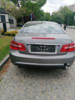 Samochód osobowy Mercedes Benz E350 CGI w kolorze srebrnym