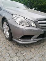 Samochód osobowy Mercedes Benz E350 CGI w kolorze srebrnym